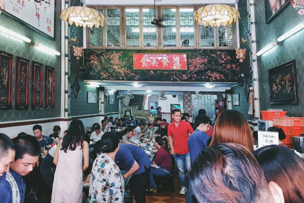 khach hang toi quan dimsum tien phat